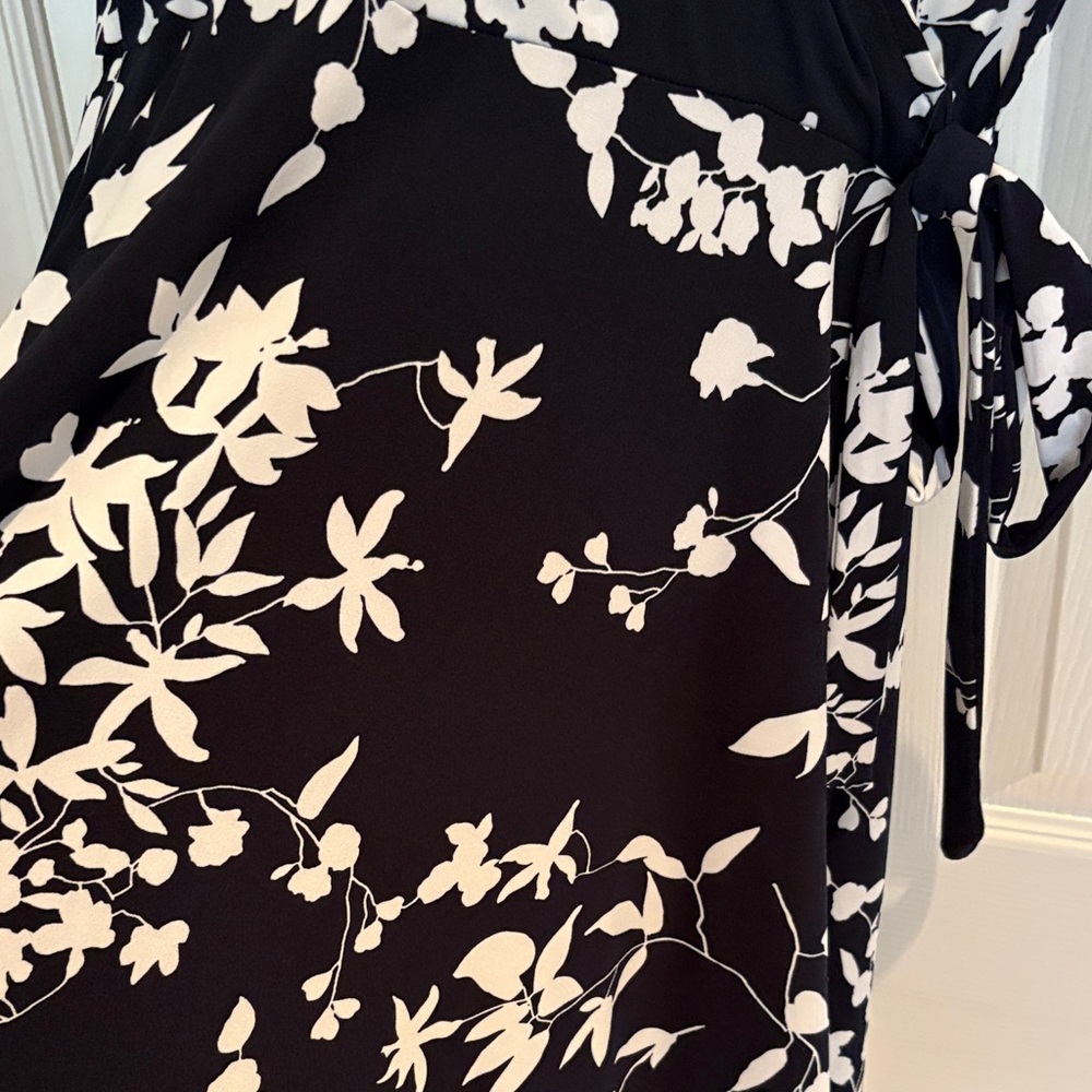 Gilli Navy and White Floral Midi Dress - Picture 4 of 6